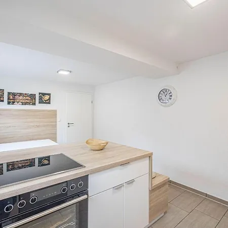 Holiday home Englers-huus-achtern-diek Nordstrand